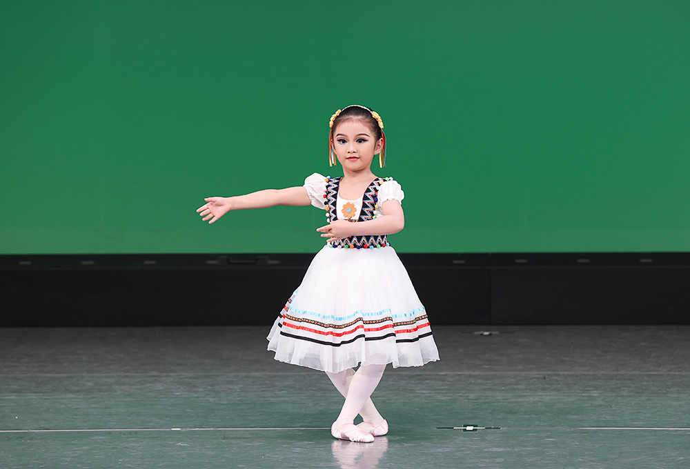 第二部「リーズ」より村娘の踊り